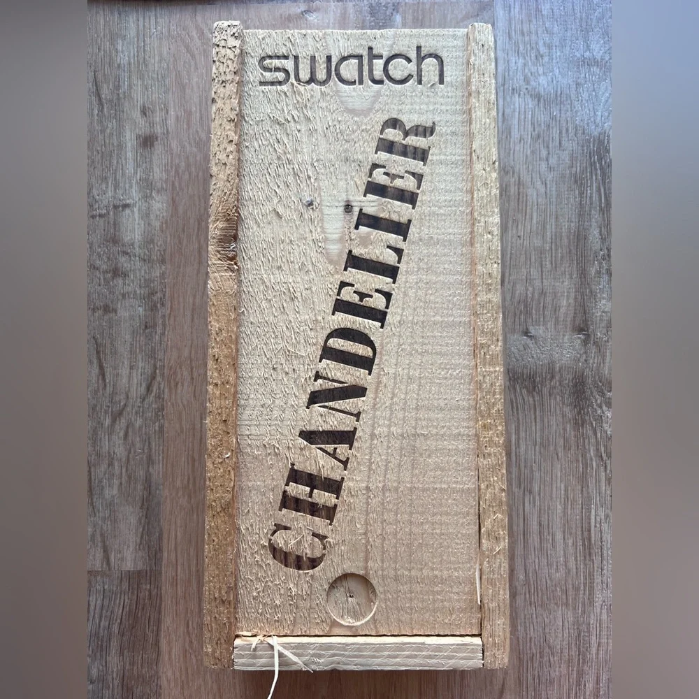Vintage 1992 Christmas special chandelier Swatch. With packaging